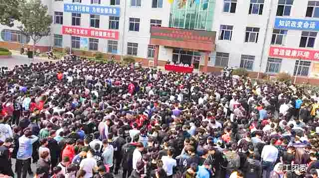 南陽(yáng)工業(yè)學(xué)校召開(kāi)2018年職業(yè)教育系列競(jìng)賽活動(dòng)啟動(dòng)儀式